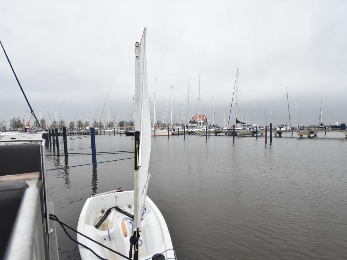 Beautiful Houseboat In The Harbour Of Volendam Near Centre Hotel Екстериор снимка
