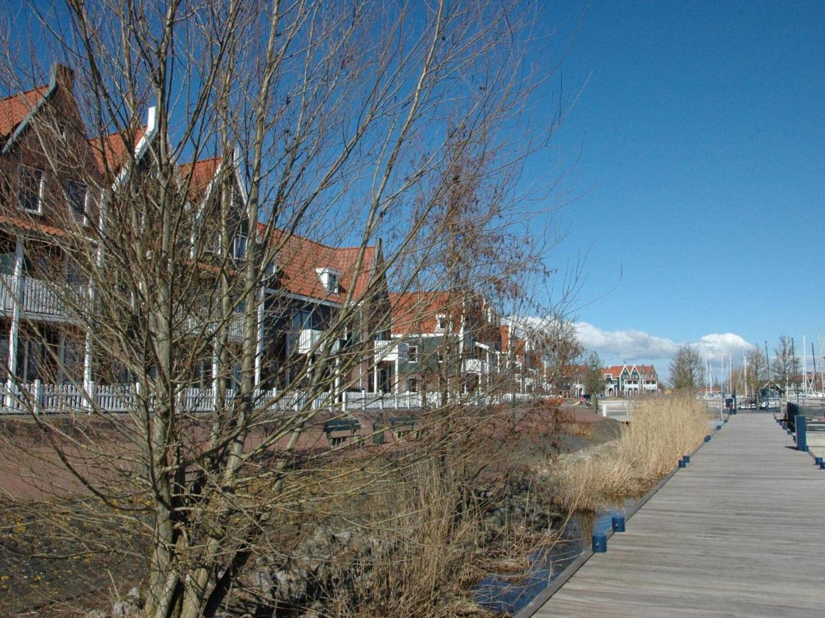 Beautiful Houseboat In The Harbour Of Volendam Near Centre Hotel Екстериор снимка