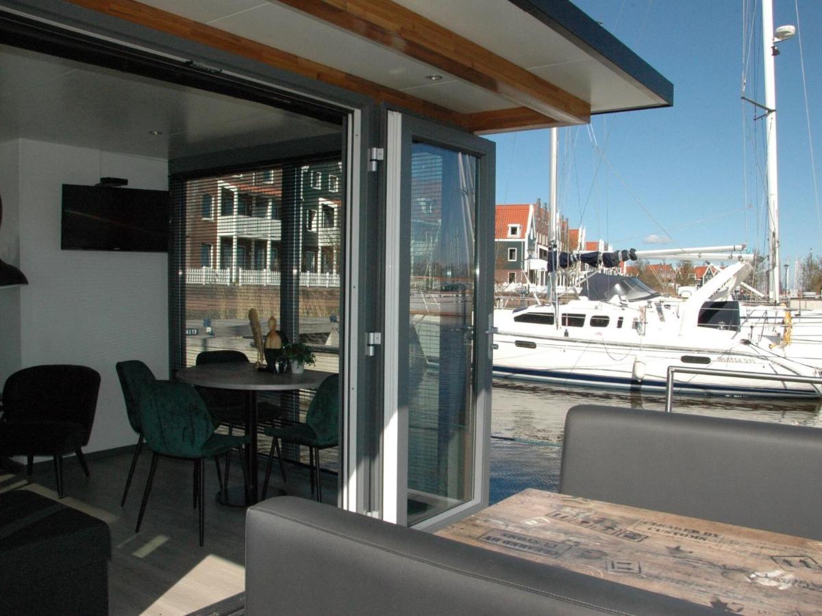 Beautiful Houseboat In The Harbour Of Volendam Near Centre Hotel Екстериор снимка